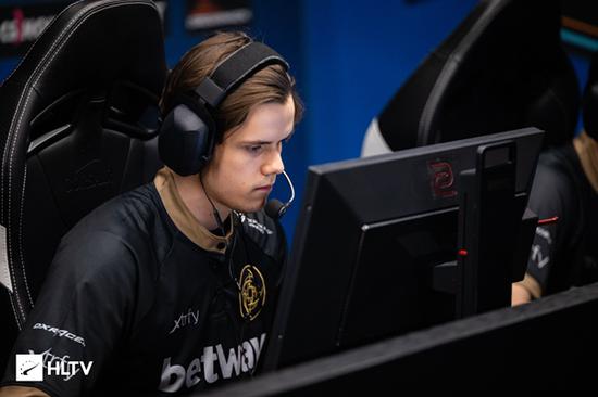 无畏契约月活跃用户突破5000万成为新标杆